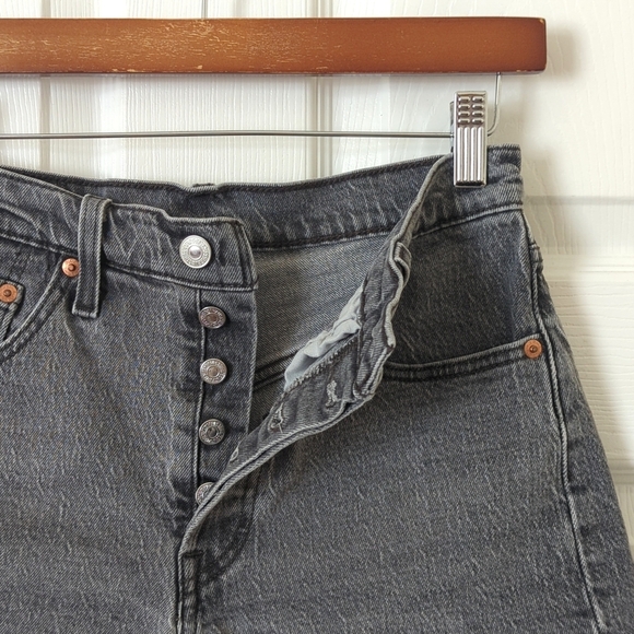 Levi's Premium 501 Classic High Rise Cut Off Raw Hem Button Fly Jean Shorts 25 - Picture 3 of 13